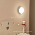 2017 nuevo producto elegante IPUDA soporte de pared luz led con sensor de movimiento de batería recargable 2600mAh